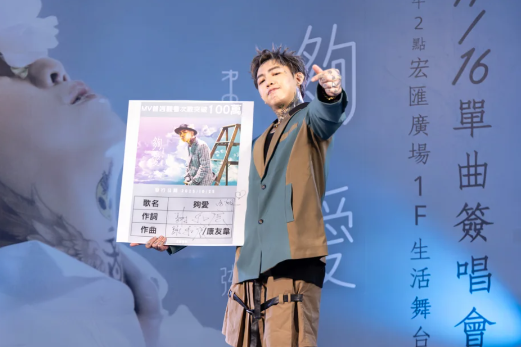 謝和弦簽唱會上談及最近時事。(圖/馬槽音樂提供)